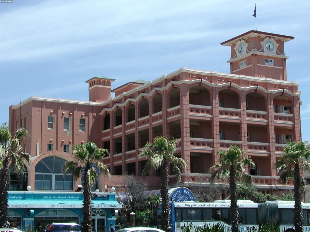 ដំណោះស្រាយសម្រាប់ការប្រកួត និង ការស្នាក់នៅ